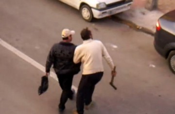 SCANDAL pe STRADĂ ca-n VESTUL Sălbatic! S-a lăsat cu PERCHEZIȚII, un SUSPECT a FUGIT!